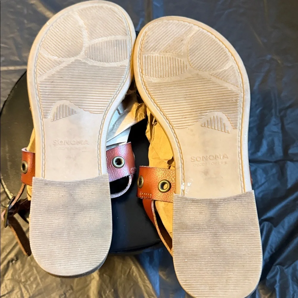 Sonoma Women’s Size 9 Leather  Adjustable Sandals